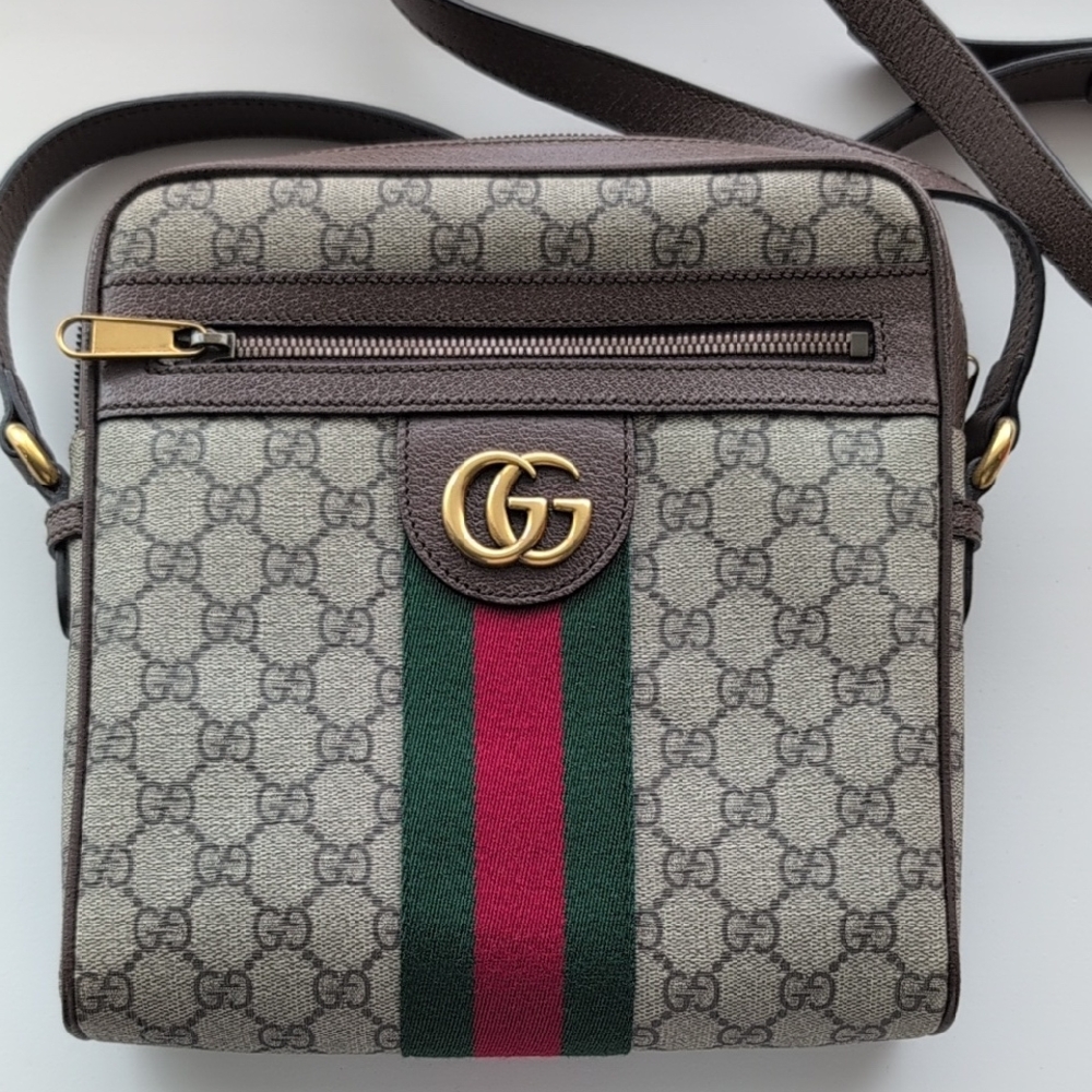 Gucci Supreme GG Small Crossbody bag